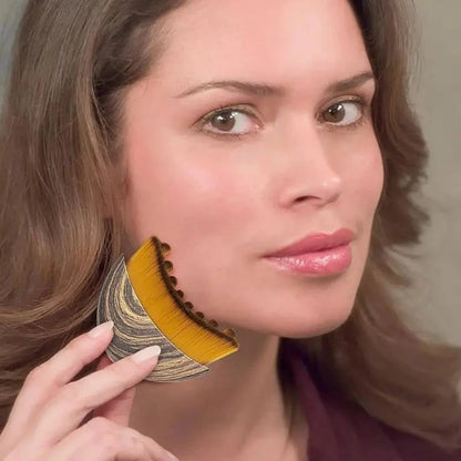 Ergonomic Curved Body & Face Contour Foundation Brush with Protective Travel Case